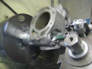 cylindre 350 RDLC usé aux valves en plein tournage
