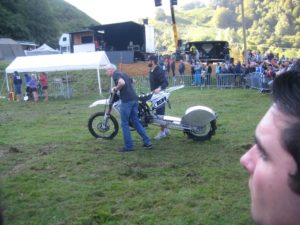 Bras rallongé pour montée impossible sur cette moto avant la montée