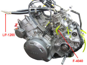 Moteur YAMAHA 250 TDR côté gauche et durite TYGON®